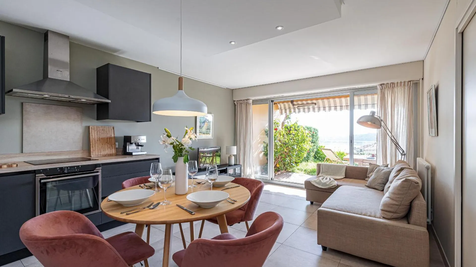 Apartment 2 Bdr Villefranche-Sur-Mer Sea View Parking And Swimming Pool
